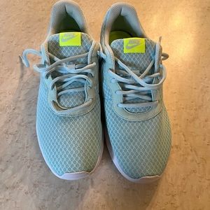 Nike Women’s Tanjun light blue and white size 9.5